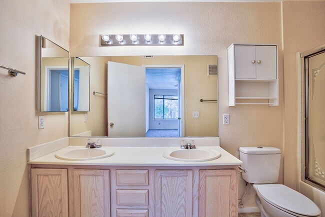 Photo - 2 Bed, 2 Bath Beautiful condo available now!