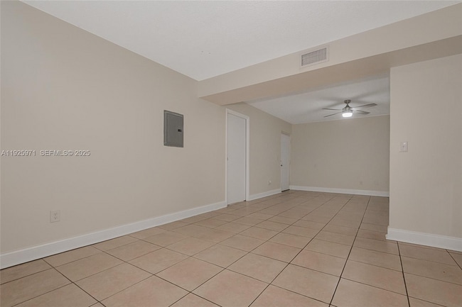 Photo - 1771 W 58th St Unidad 1771