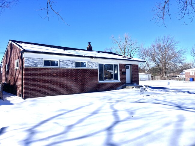 Photo - 21781 Logue Ave