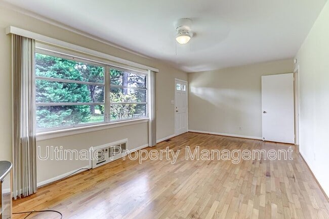 Photo - 3822 Halifax Rd