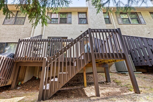 Photo - 1430 Redwood Ct