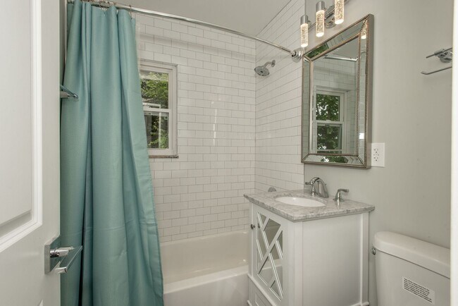 Photo - 2 BDRM MODERN TOWNHOME