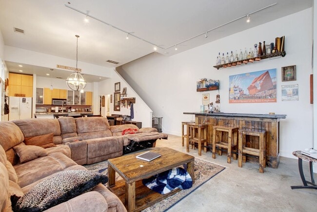 Photo - 616 W 35th St Unit A