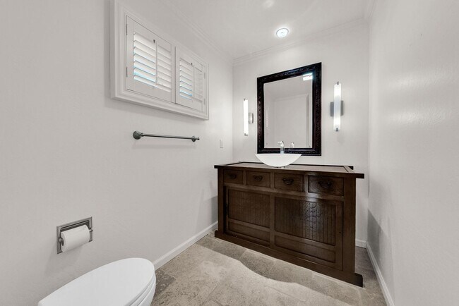 Photo - 4 bed, 2.5 bath top floor corner unit cond... Unit 26