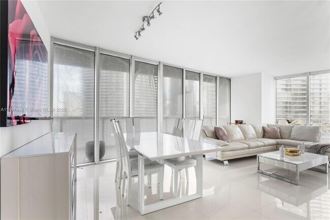 Photo - 465 Brickell Ave Unit 2702