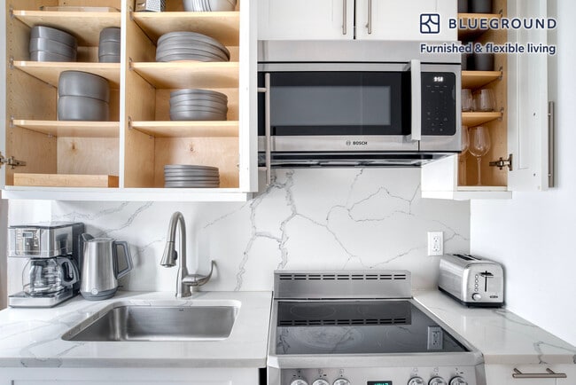 Photo - 160 E 48th St Unidad FL12-ID1169