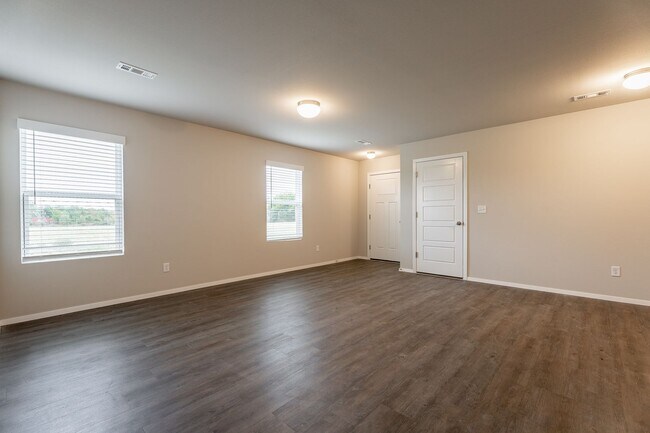 Photo - Like New 3-bedroom 2 bath Duplex in Lincoln!! Fenced yard!