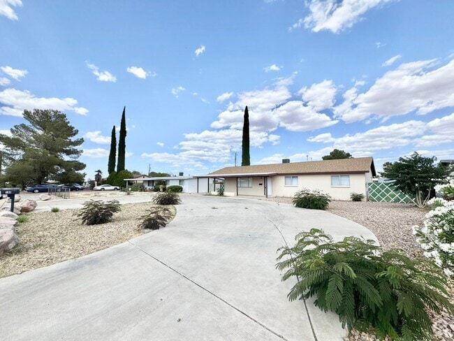 Building Photo - 3BR/2BA/1CP, 1537 sq.ft. rental in Sierra ...