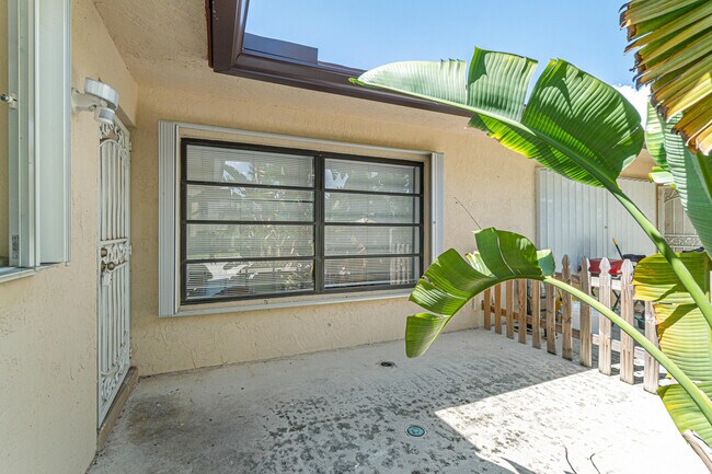 Photo - 500 NE 48th St