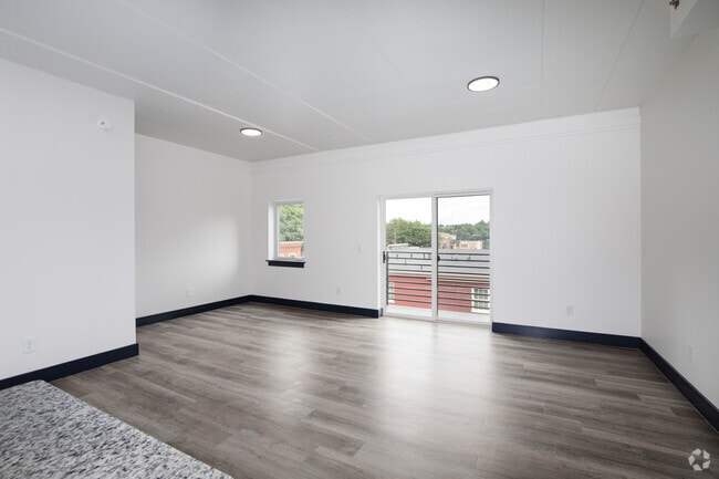 1BR, 1.5BA - 1,100SF