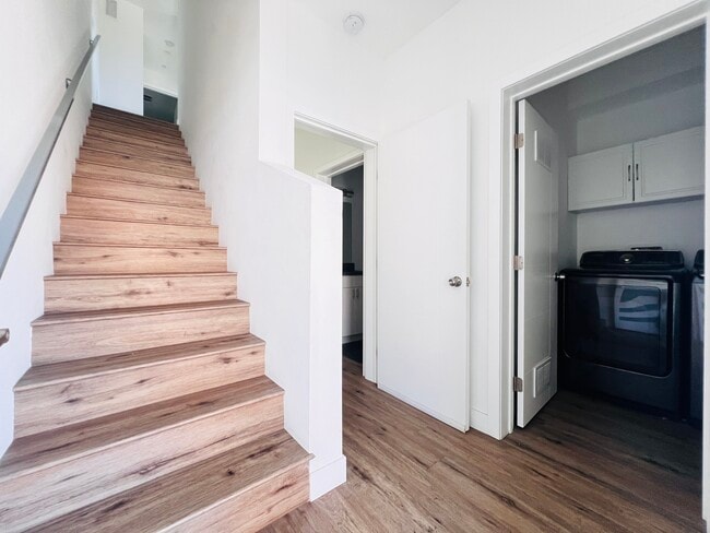 Photo - 4576 Oakwood Ave Unidad 4576