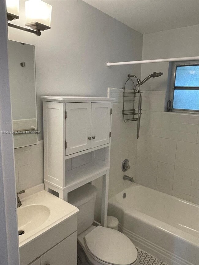 Photo - 2215 NE 11th Ave Unit 2215