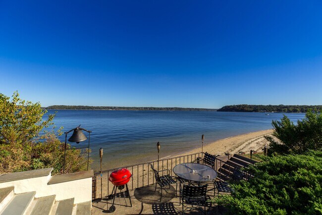 Photo - 325 Centre Island Rd