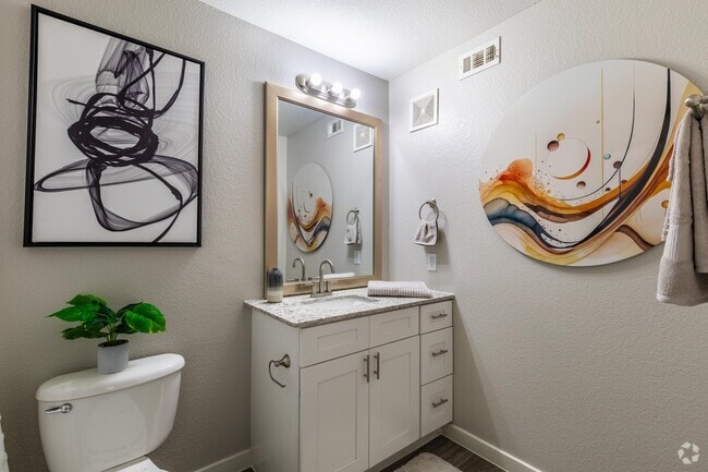 2 BR, 2 BA - 900SF