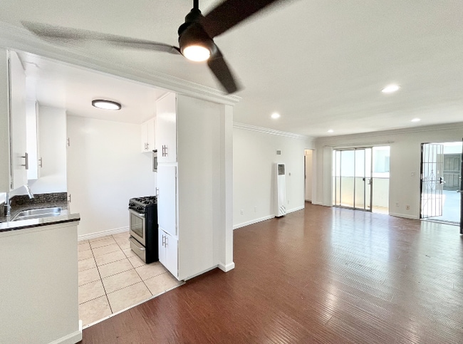 Building Photo - 5224 Lexington Ave Unit 10 Rental