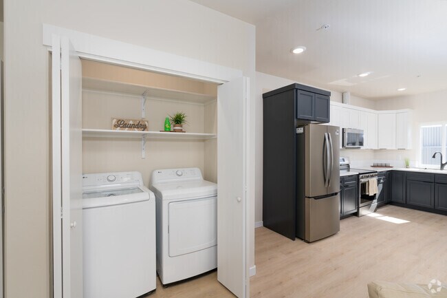 2BR, 2BA - 905SF - Laundry
