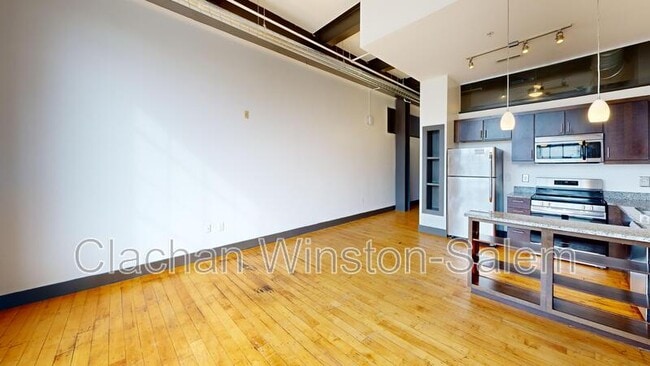 Building Photo - 101 E. Sixth St. Unit 304