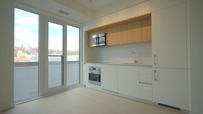 Photo - 322-322 Dupont St