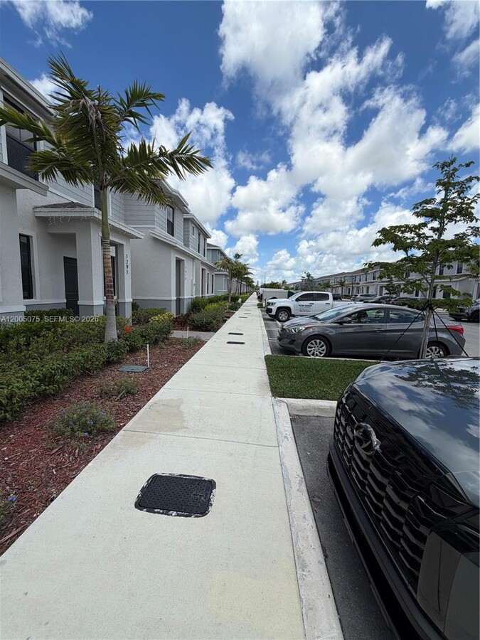 Photo - 1281 NE 3rd Ave