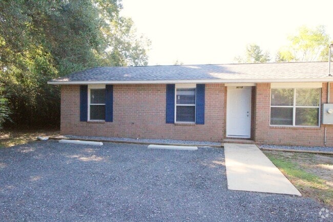 Building Photo - Updated 3/2 Brick Duplex in Northwest Pens... Rental