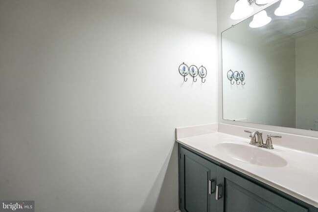 Photo - 4908 Sauquoit Ln