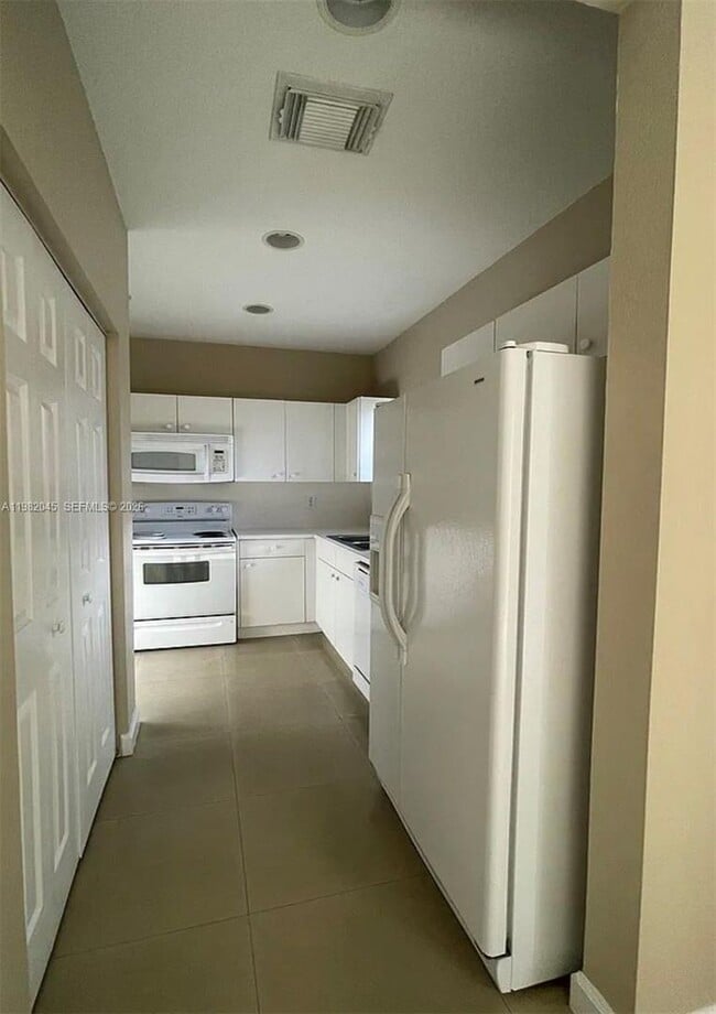 Photo - 390 NE 35th Ave