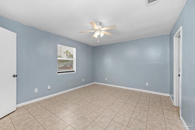 Photo - 1555 Green Briar Pkwy