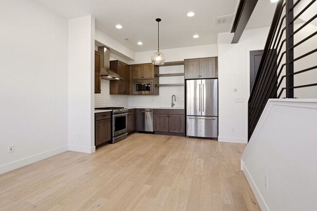 3295 Navajo St