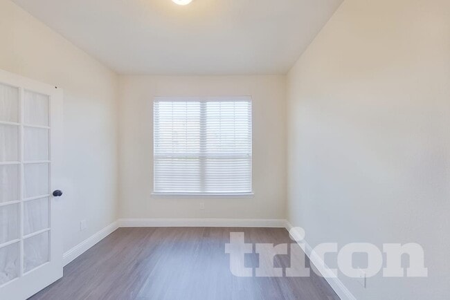 Photo - 208 Melody Wy House