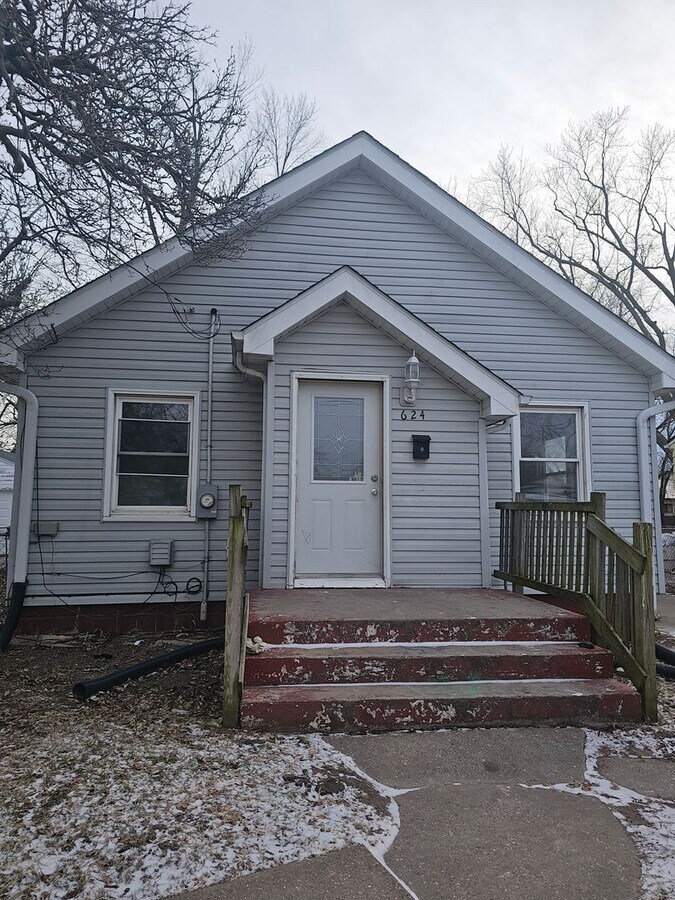 PICTURES COMING SOON! There is a $25 fee per application and everyone over 18 needs to fill out t... - PICTURES COMING SOON! There is a $25 fee per application and everyone over 18 needs to fill out t...