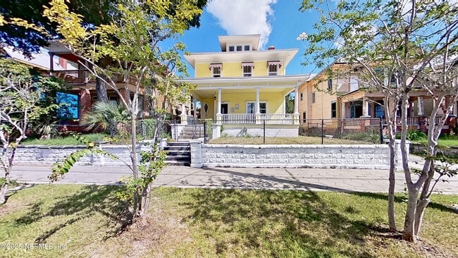 Building Photo - 343 7th St W Rental