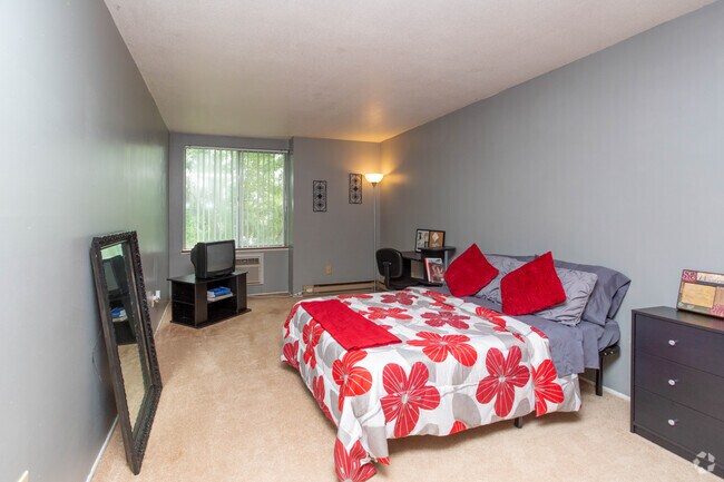 3 Large, 1BA - Bedroom