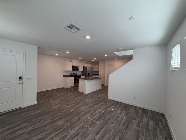 Photo - 925 Violet Heron St