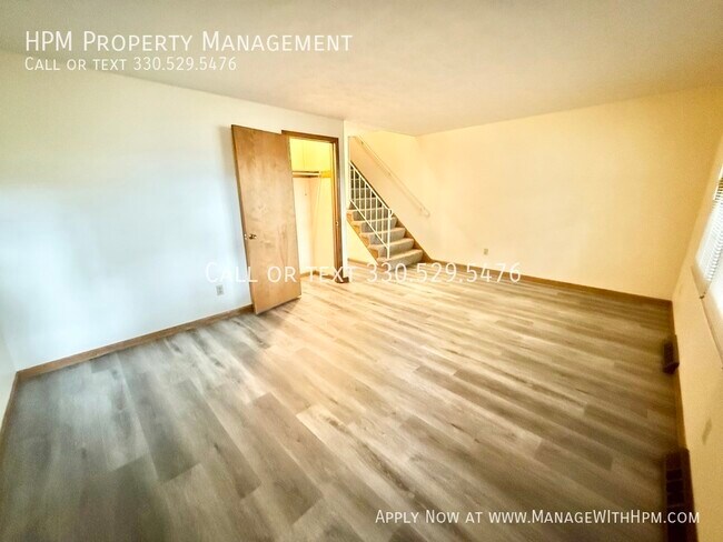 Photo - 2379 Ashdale St NW
