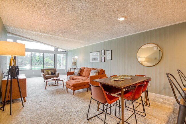 Photo - 13954 NE 60th Way