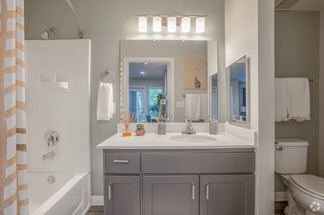 1BR, 1Ba - 659SF Bathroom
