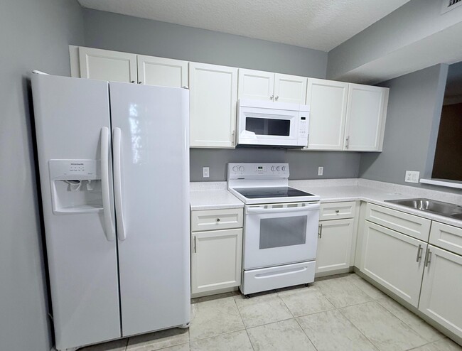 Building Photo - 1115 Golden Lakes Blvd Unit 512