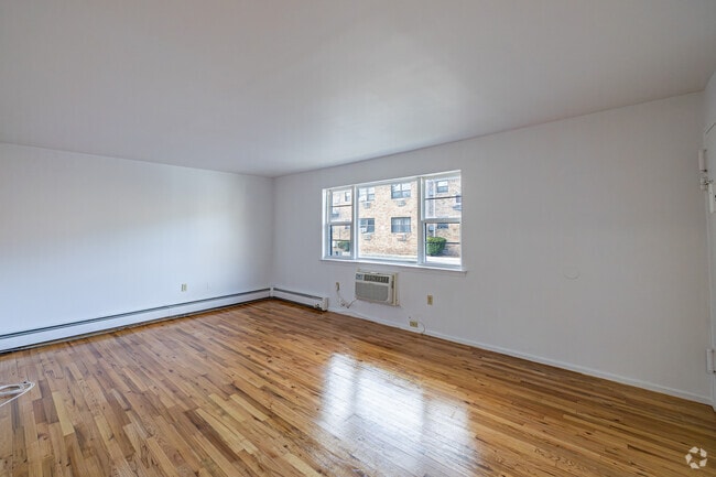 1BR, 1BA - 786SF - Living Room - Lodi Circle Apartments