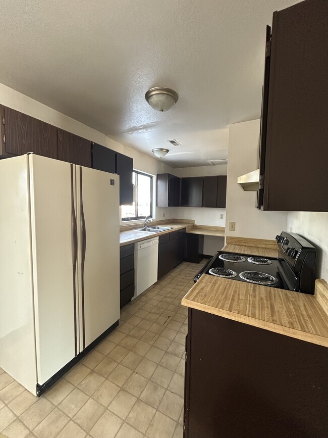 Photo - Denali St Unidad B2