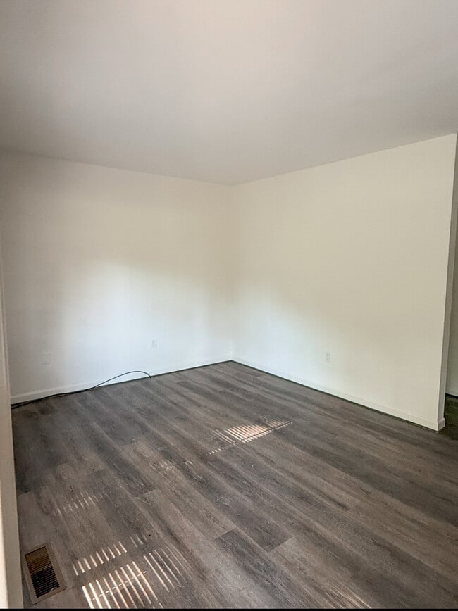 Living room - 2104 Francis St Unidad B
