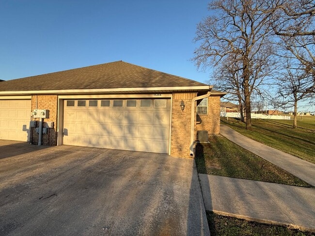 Building Photo - 1528 N 24th St Unit A