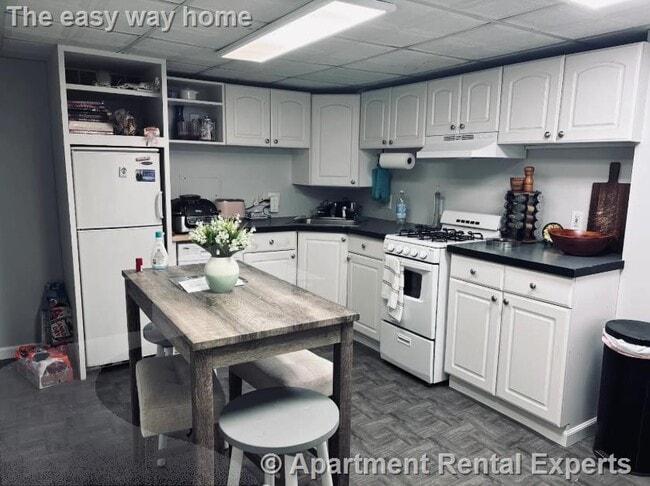 Building Photo - 10 Wallace St Unit #2R