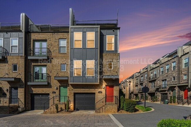 Photo - 2905 Grand Union Way