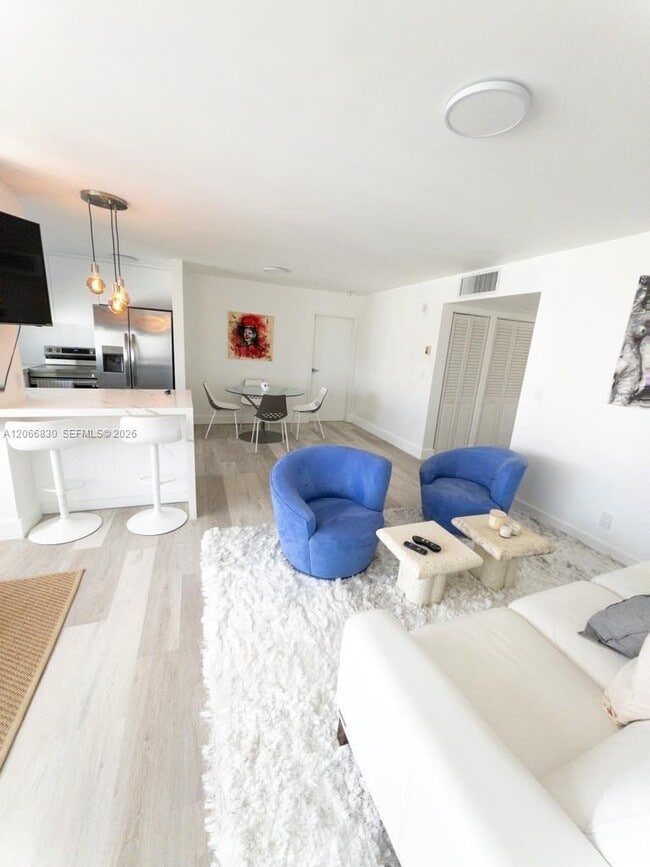 Building Photo - 17011 N Bay Rd Unit 1005