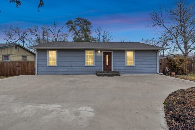 Building Photo - 2315 4th St Rental