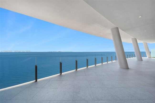 Building Photo - 5 Grove Isle Dr Unit M401