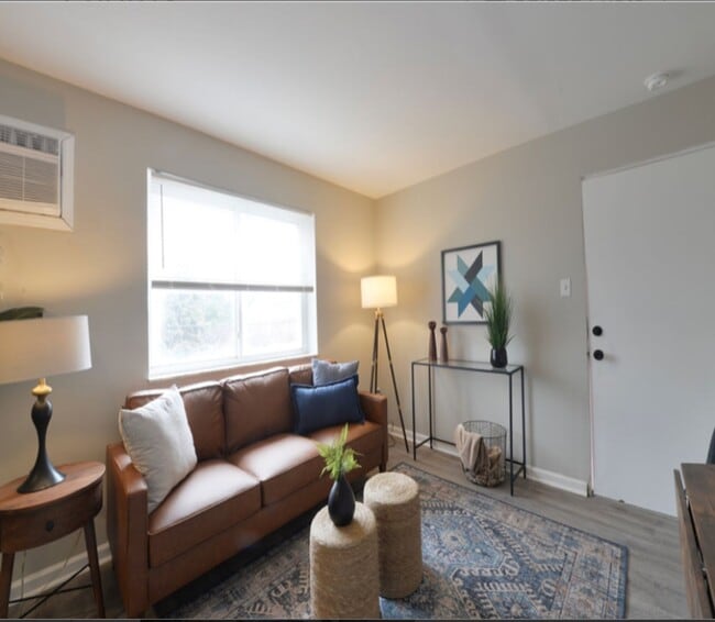 Building Photo - Newly Renovated All Electric 1 Bedroom in ... Unit 3320 Greenwood Blvd #01 Rental