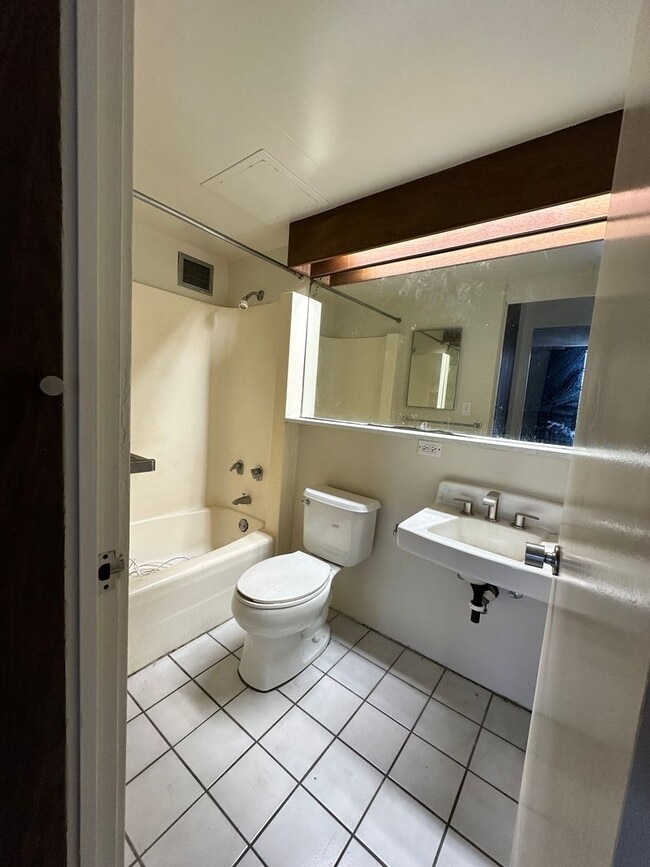 Photo - 1050 Kinau St