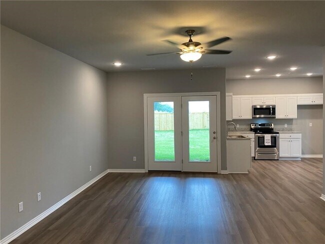 Photo - 221 Williams ct