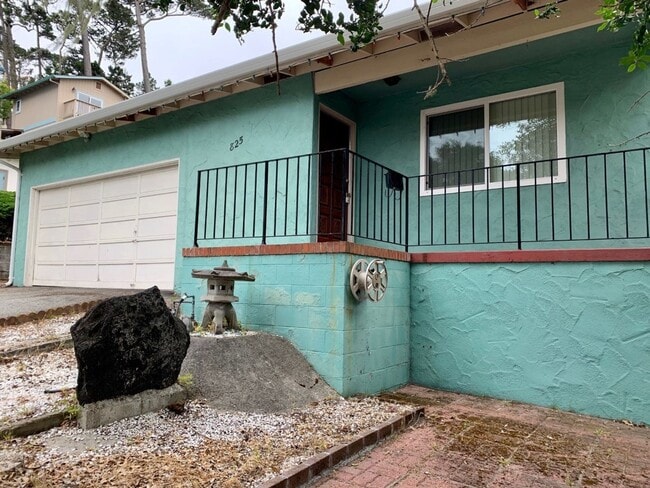 Building Photo - 3 bed 2 bath Monterey Home For Rent